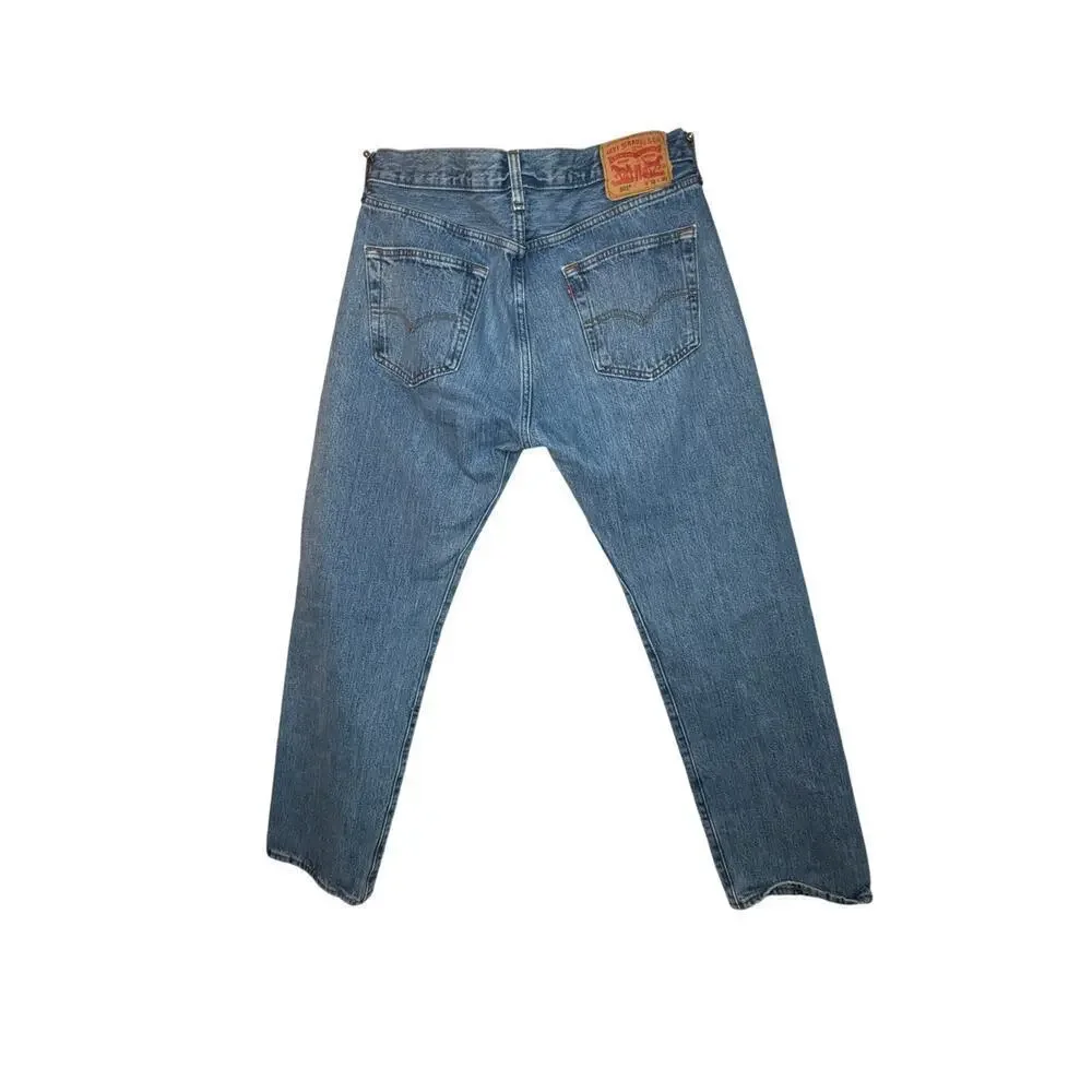 Levi’s Jeans Men’s 33x30 Medium Wash 501 Button Fly 100% Cotton Modern Classic
